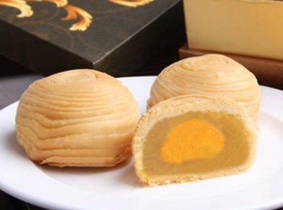 酥皮白莲蓉月饼