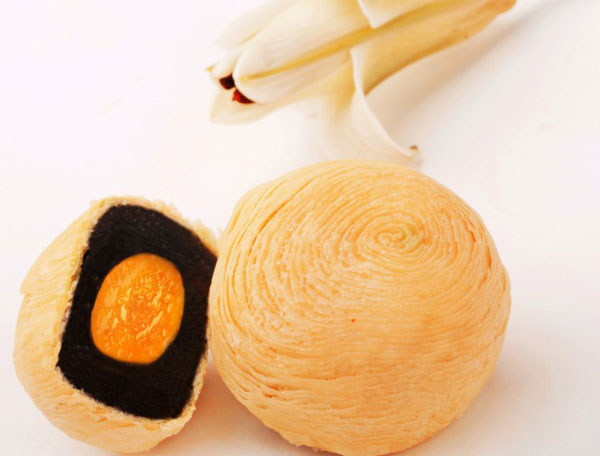 黑芝麻酥皮月饼